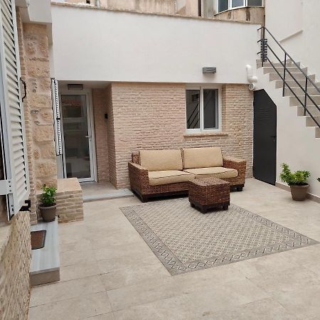 Litseli Atenas Exterior foto