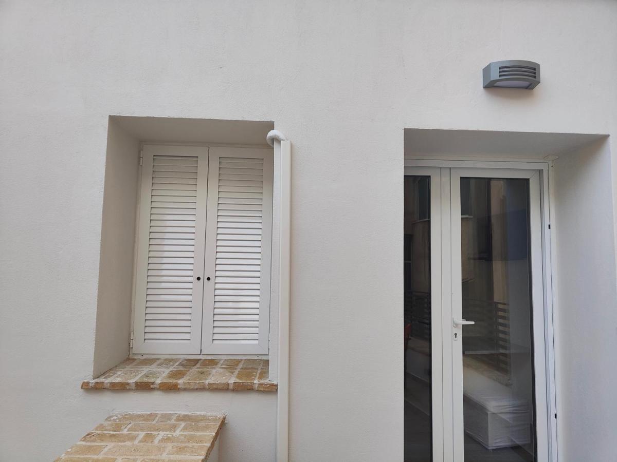 Litseli Atenas Exterior foto