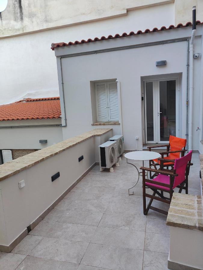 Litseli Atenas Exterior foto